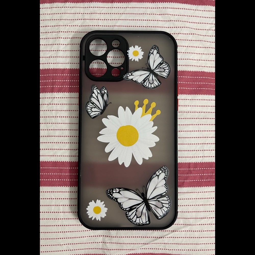 🖤iPhone 12 Pro Max Buttefly/Daisy phone case❤️